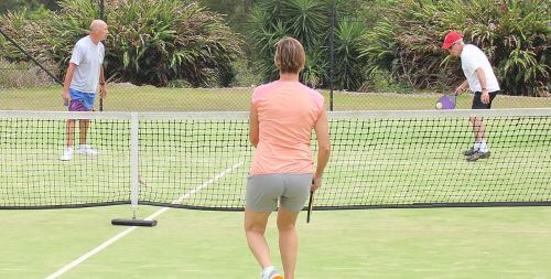 how to play on a grass court